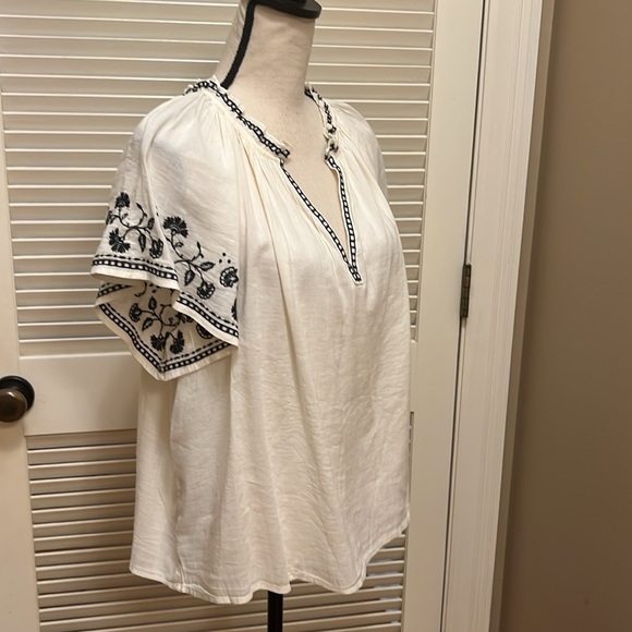 Old Navy Embroidered Split Neck Top in Embroidered Cream, Size M & Size L,
NWT - Picture 9 of 17
